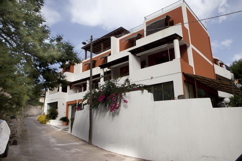Residence Hotel Baia Portinenti Lipari  Eksteriør billede