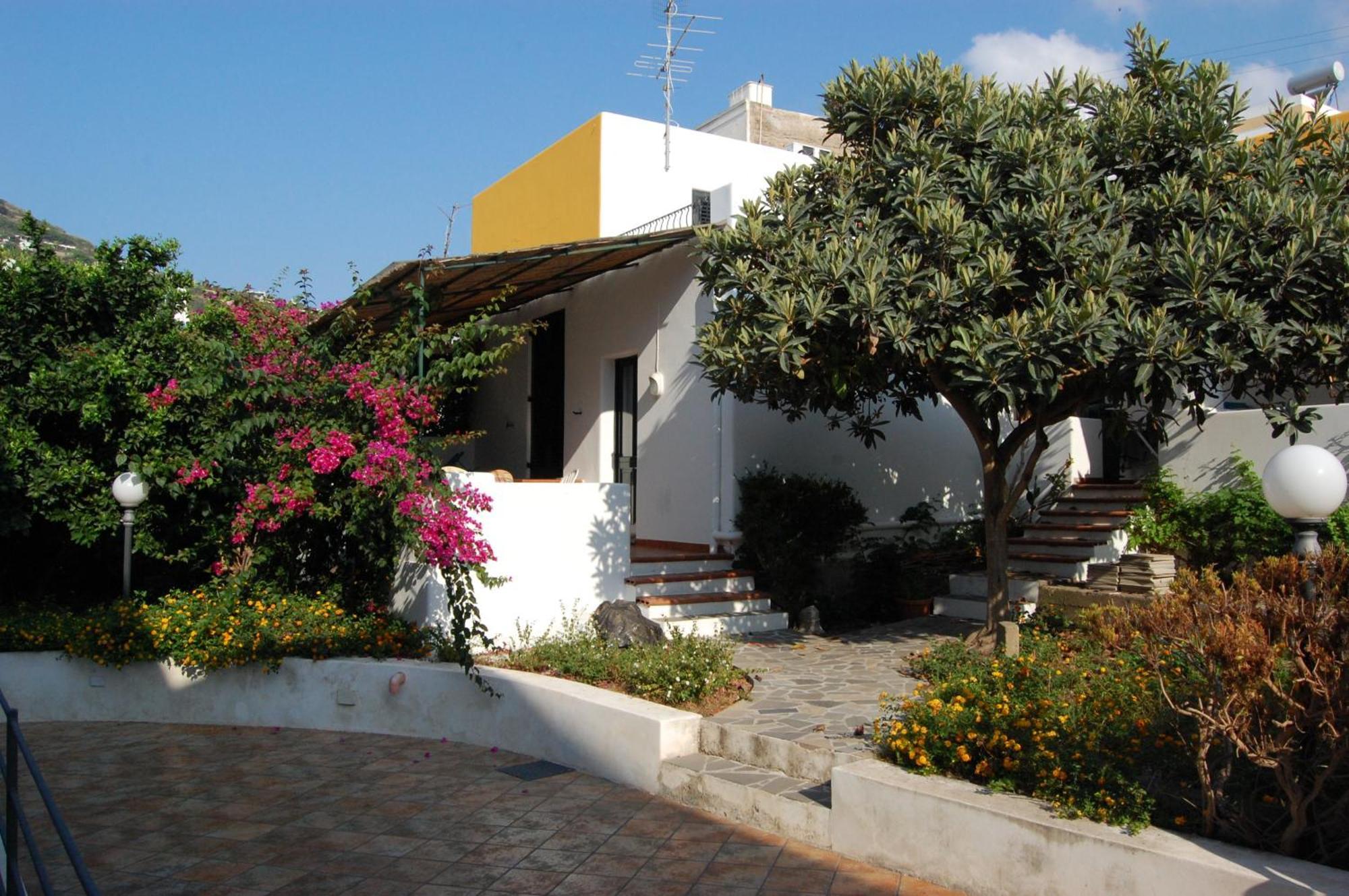 Residence Hotel Baia Portinenti Lipari  Eksteriør billede