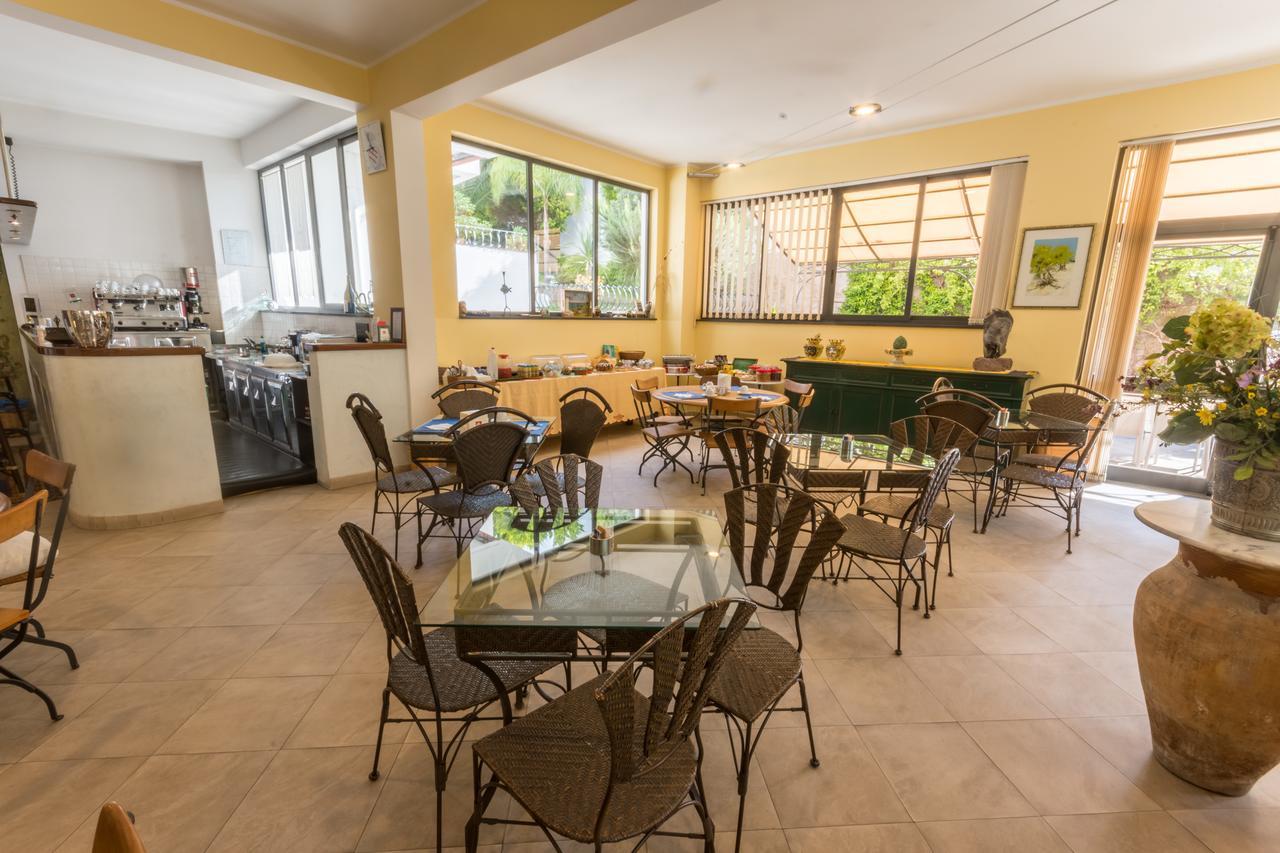 Residence Hotel Baia Portinenti Lipari  Eksteriør billede