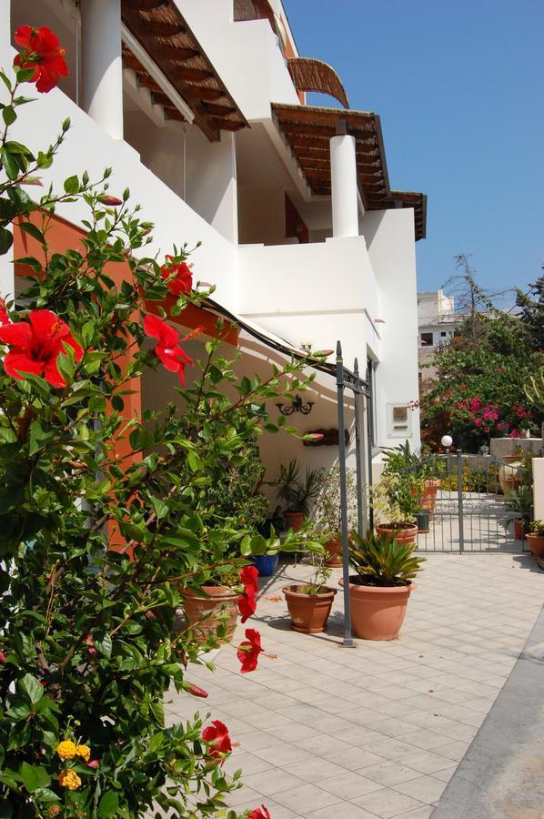 Residence Hotel Baia Portinenti Lipari  Eksteriør billede