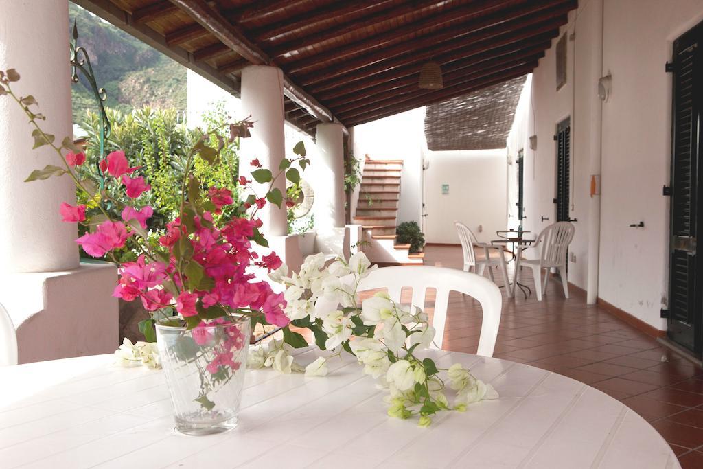 Residence Hotel Baia Portinenti Lipari  Eksteriør billede